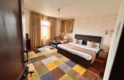 Nishat-Shalimar Hotel | New green meadows