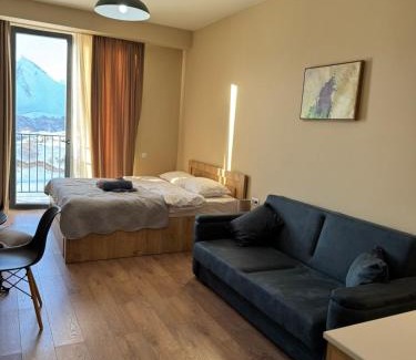 Kazbegi Apartment | New Gudauri, Alpic - Ski Resort at Your Doorstep - Stylish & Comfy Ski Apartment with ski-depot and Stunning Mountain Views