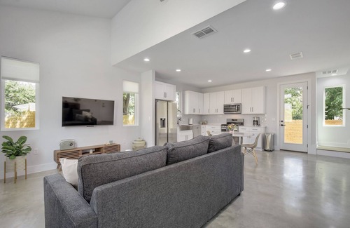 Austin House | NEW! Home 3 min away from UT!