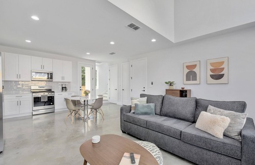 Austin House | NEW! Home 3 min away from UT!