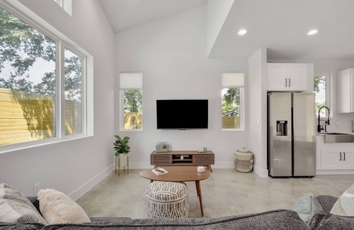 Austin House | NEW! Home 3 min away from UT!