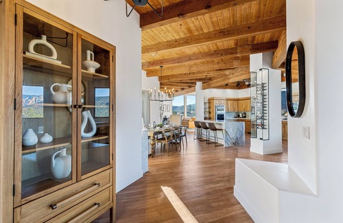 Sedona House | NEW! Hot Tub, Cold Plunge, Sauna, Arcade & VIEWS