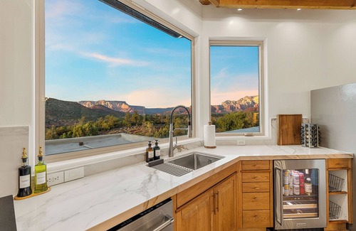 Sedona House | NEW! Hot Tub, Cold Plunge, Sauna, Arcade & VIEWS