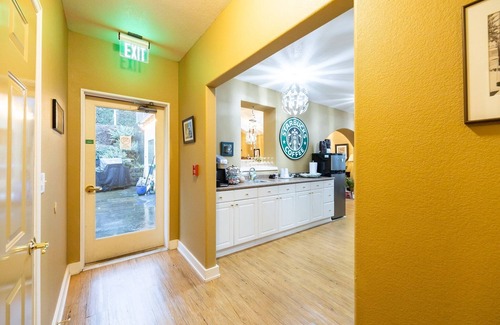 Cathlamet Apartment | NEW! Hotel Cathlamet Room 201 - Interior Full