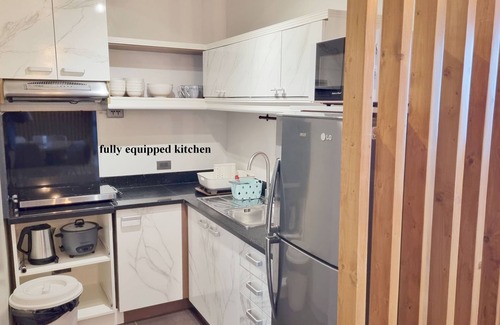 Lapu-Lapu Condo | New huge Lux. 2 BR Condo 100 SQM - 2 Pools, Gym, woow seaviews, Beach 8-9Pax