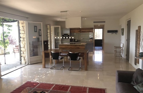 Gordes House | NEW in Gordes, contemporary villa with breathtaking views of the Luberon