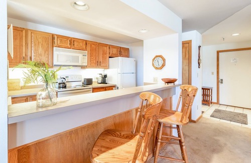 Dillon Condo | NEW! Incredible views. Lake. Pool & hot tubs.