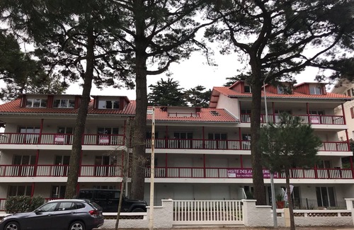 La Baule-Escoublac Apartment | New large contemporary T2 with terrace in the quiet of the pines 100 m from the beach