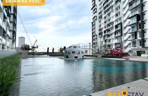 Klang District Apartment | New Listing Klang with Netflix Wifi Swimming Pool View