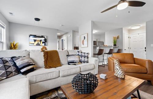 Terry Sanford Apartment | New LUXE APT 3BR Downtown Fay Unit B