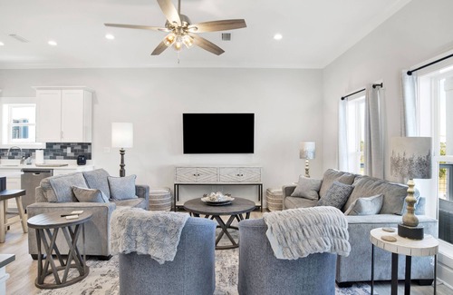 Gulf Shores House | “New”Luxe Beach House HEATED PRIVATE POOL! Sleeps 10, 4 Min. walk to the Beach