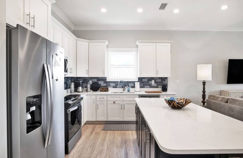 Gulf Shores House | “New”Luxe Beach House HEATED PRIVATE POOL! Sleeps 10, 4 Min. walk to the Beach
