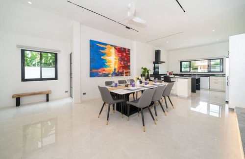 Si Sunthon Villa | New & Luxurious Bangtao 4Bed Private Pool Villa