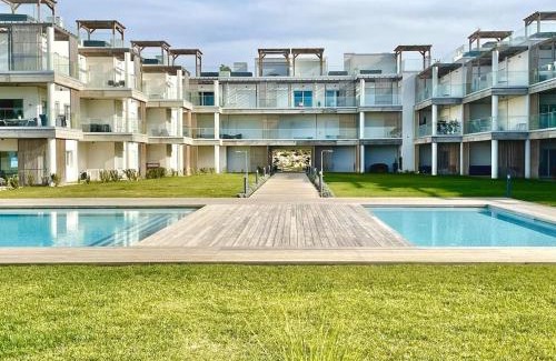 Nazare Apartment | New Luxury Apartment, Sea View with Pool & Gym