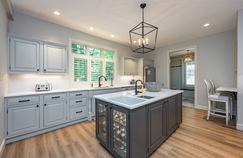 Oakland House | New! Luxury Lakefront w/Pool, Dock & Hot Tub