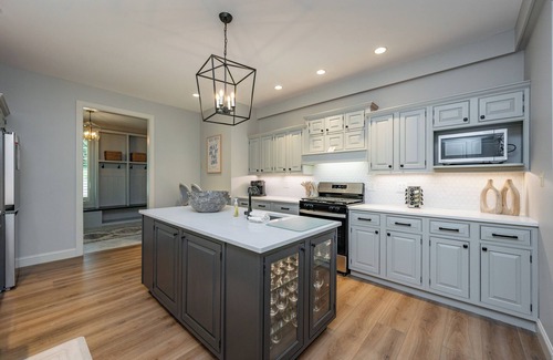 Oakland House | New! Luxury Lakefront w/Pool, Dock & Hot Tub
