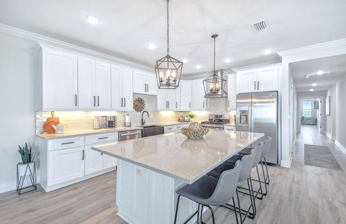 Indian Shores Condo | New Luxury PENTHOUSE Beach Condo with Pool and Water Views!