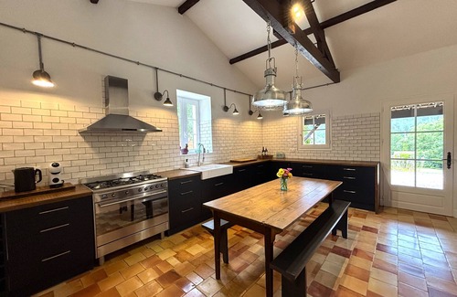 Le Bugue House | *NEW* magnificent stone property with private pool & mature garden