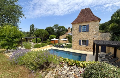 Le Bugue House | *NEW* magnificent stone property with private pool & mature garden