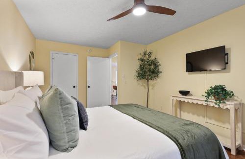 Whitemarsh Island House | New Meets Nostalgic - Adorable Cottage Sleeps 8