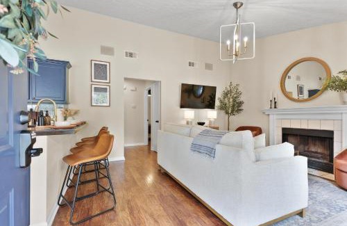 Whitemarsh Island House | New Meets Nostalgic - Adorable Cottage Sleeps 8