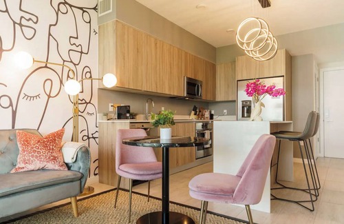 Northeast Miami Condo | NEW Miami Bayview Condo with pool, gym and parking