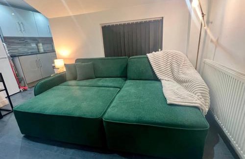 Preston Apartment | New Modern 3 Bed En-suites City Centre Apartment - Sleeps 8 - Parking Options