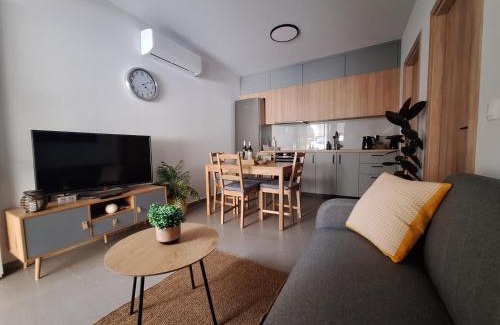 Nea Alikarnassos Apartment | New & modern apt near Heraklion-airport & sea