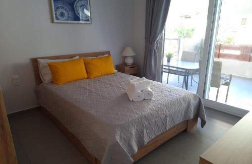 Nea Alikarnassos Apartment | New & modern apt near Heraklion-airport & sea