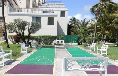 Windsor Park Apartment | NEW! Modern Beachfront Studio-Pool, Bar, Views!