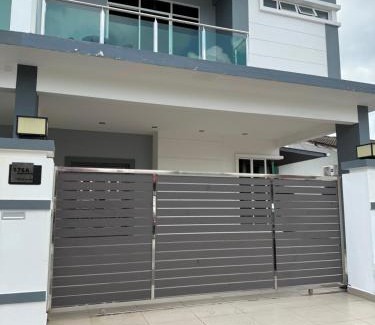 Muar House | NEW! Modern comforts in a Semi-D Muar