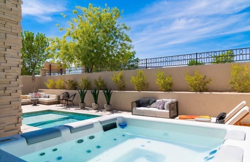 Washington House | New Modern Home | Private Pool & Rooftop