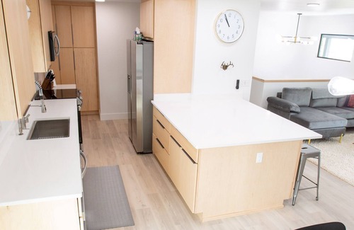 Turnagain House | New modern remodel in an awesome neighborhood- near ocean and coastal trail
