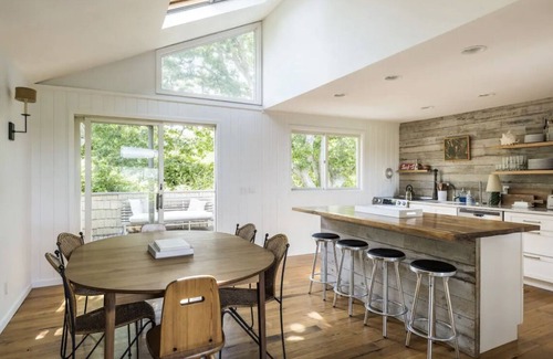 Montauk House | NEW… Montauk House with Lake views & amazing sunsets!