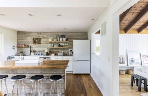 Montauk House | NEW… Montauk House with Lake views & amazing sunsets!