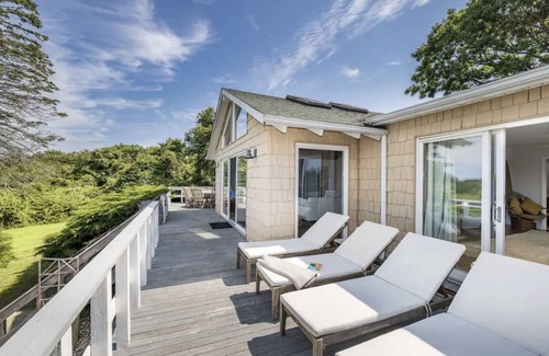 Montauk House | NEW… Montauk House with Lake views & amazing sunsets!