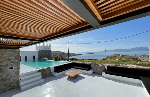 Mykonos House | New Nero Town Villa/3 Pools and Hot Tub/Perfect Location Mykonos town