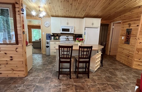 Victoria Beach Cottage | NEW NIRVANA RENTALS LISITING* Victoria Beach with a Hottub awaits. Booking 2026