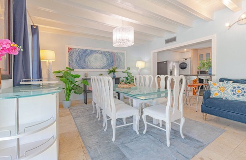 Westward Villas Subdivision House | NEW: Oceanfront 5BR House sleep 13 - Pool, Cable Beach, Private Patio