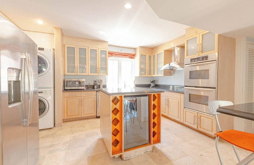 Westward Villas Subdivision House | NEW: Oceanfront 5BR House sleep 13 - Pool, Cable Beach, Private Patio