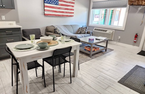 Mancelona Condo | NEW! pet friendly, Sleeps 4. 1 bed1 bath at Schuss Mountain. sleeps 4, POOLS
