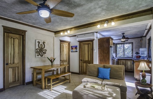 Antoneys Cay House | New POOL ! Great location 2 Bedroom - West Bay - Flip Flop Villa!