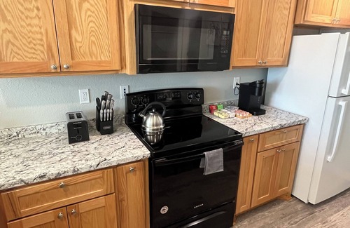 Thackerville Apartment | NEW! Prime Location to Casino Excitement with 2 King Beds and No Cleaning Fees.