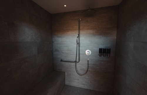 Lucerne Apartment | NEW! Private Spa-Suite in Luzern