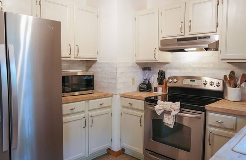Sevierville Cottage | NEW Relaxing One Level Cottage Near Dollywood with Fire Pit and Coffee Bar
