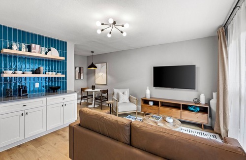 Washington Ave./ Memorial Park House | NEW Remodeled Heights Luxury/High End/King Bed/Walk to Trail/Nespresso