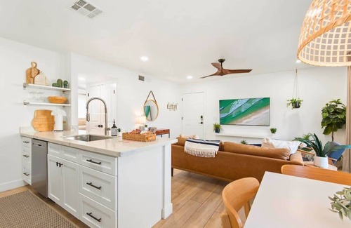Sunset Condo | *NEW* Remodeled Tempe Pool View Condo Walk to Mill