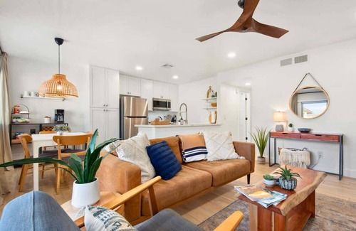 Sunset Condo | *NEW* Remodeled Tempe Pool View Condo Walk to Mill