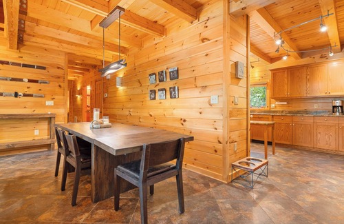 Mineral House | NEW RENTAL! Tranquil lake-front log home on Lake Anna w/hot tub, fire pit