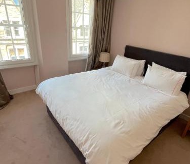 Old Town Apartment | New Royal Mile Residence Quiet Spacious and Comfortable Flat with Large Balcony and Great Views Top Floor No Lift
